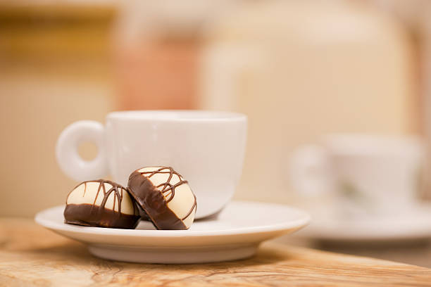 luksusowe czekolady i kawy - italian culture chocolate candy chocolate truffle zdjęcia i obrazy z banku zdjęć