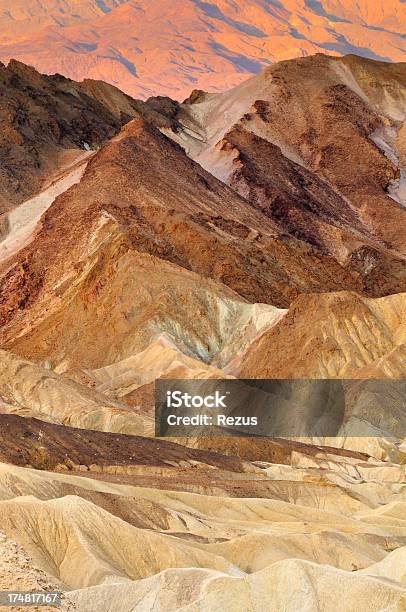 Crepúsculo Paisaje De Zabriskie Punto Death Valley California Usa Foto de stock y más banco de imágenes de Sin personas