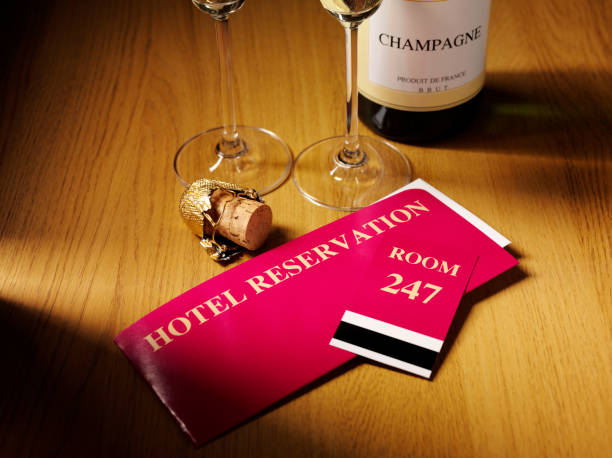 シャンパンのチケットは、ホテルのご予約 - hotel reception vacations ticket hotel key ストックフォトと画像