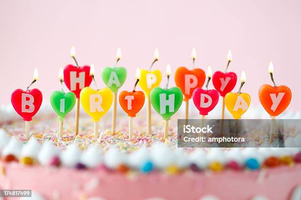 Tort Urodzinowy - zdjęcia stockowe i więcej obrazów Bez ludzi - Bez ludzi, Ciasto, Deser