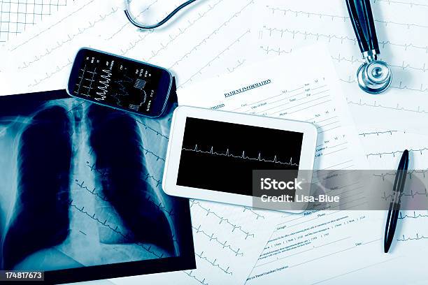 患者情報 W デジタルタブレットスマートフォンの - タブレット端末のストックフォトや画像を多数ご用意 - タブレット端末, 病院, X線撮影