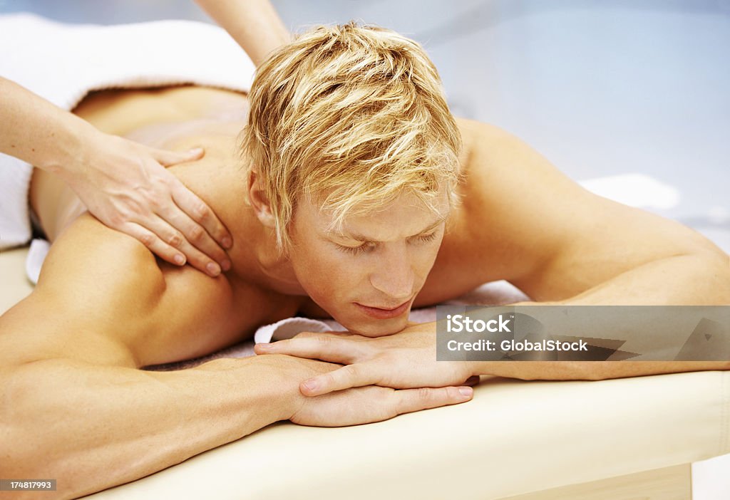 Diese therapeutische massage ist herrlich - Lizenzfrei Alternative Behandlungsmethode Stock-Foto