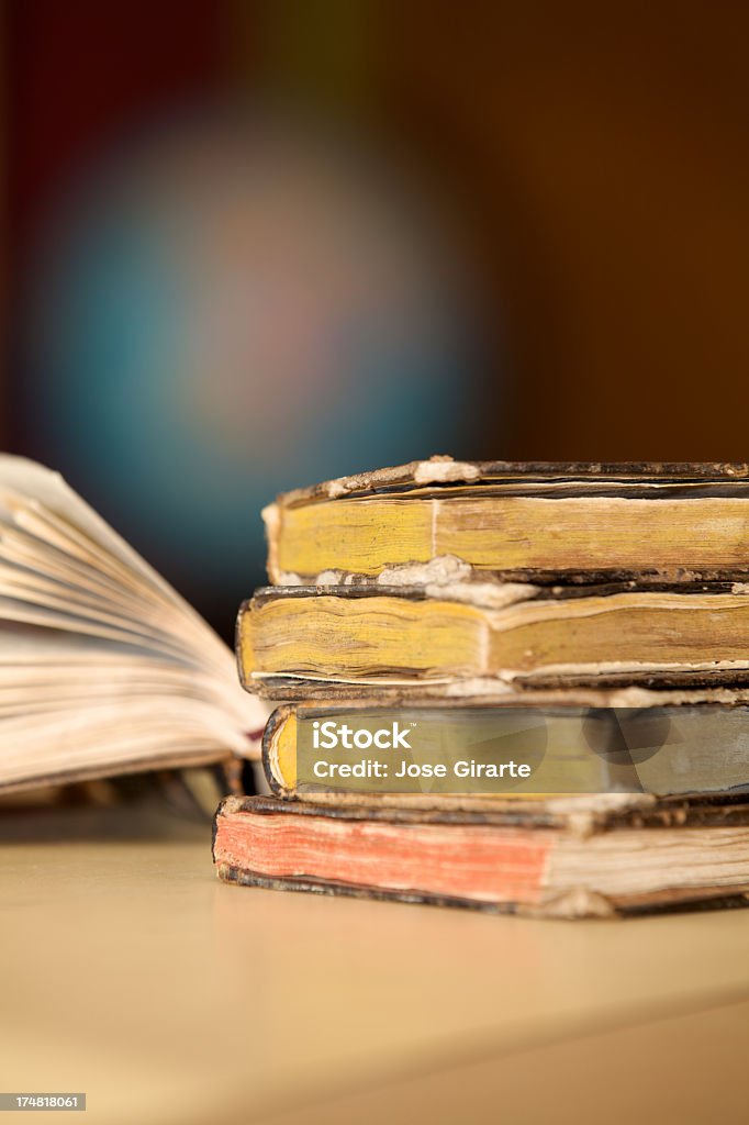 Pile de vieux livres - Photo de Antique libre de droits