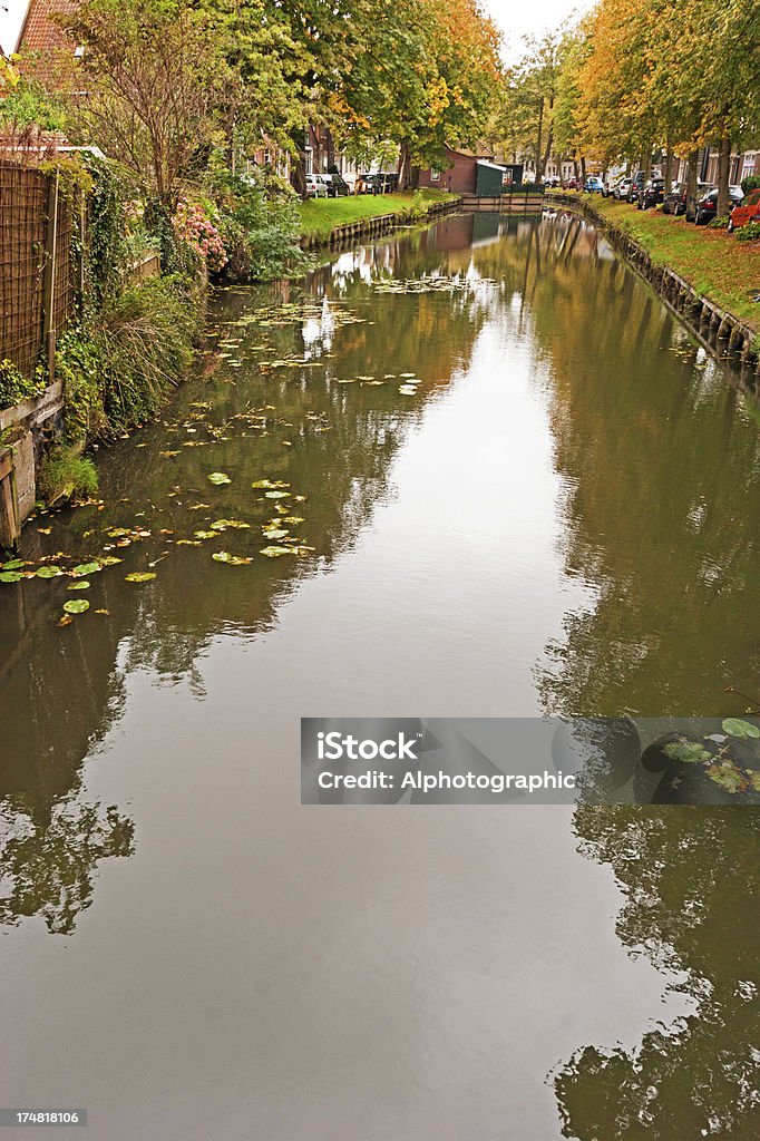 Канал в Эдамский сыр - Стоковые фото Берег озера роялти-фри