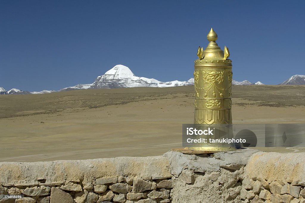 Cilindro dorada del Dharma - Foto de stock de Aldea libre de derechos