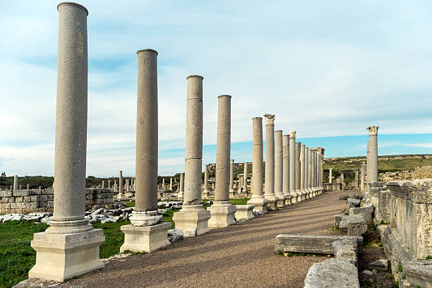 columnas - roman antalya turkey restoring fotografías e imágenes de stock