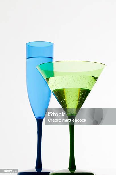 Foto de Drinks E Champanhe Contra Um Fundo Branco e mais fotos de stock de Bebida - Bebida, Bebida alcoólica, Branco