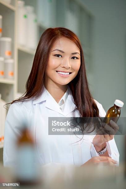 Foto de Feminino Farmacêutico e mais fotos de stock de 20 Anos - 20 Anos, 20-24 Anos, Adulto