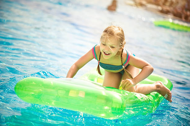 istock Little girl in the pool 174819455