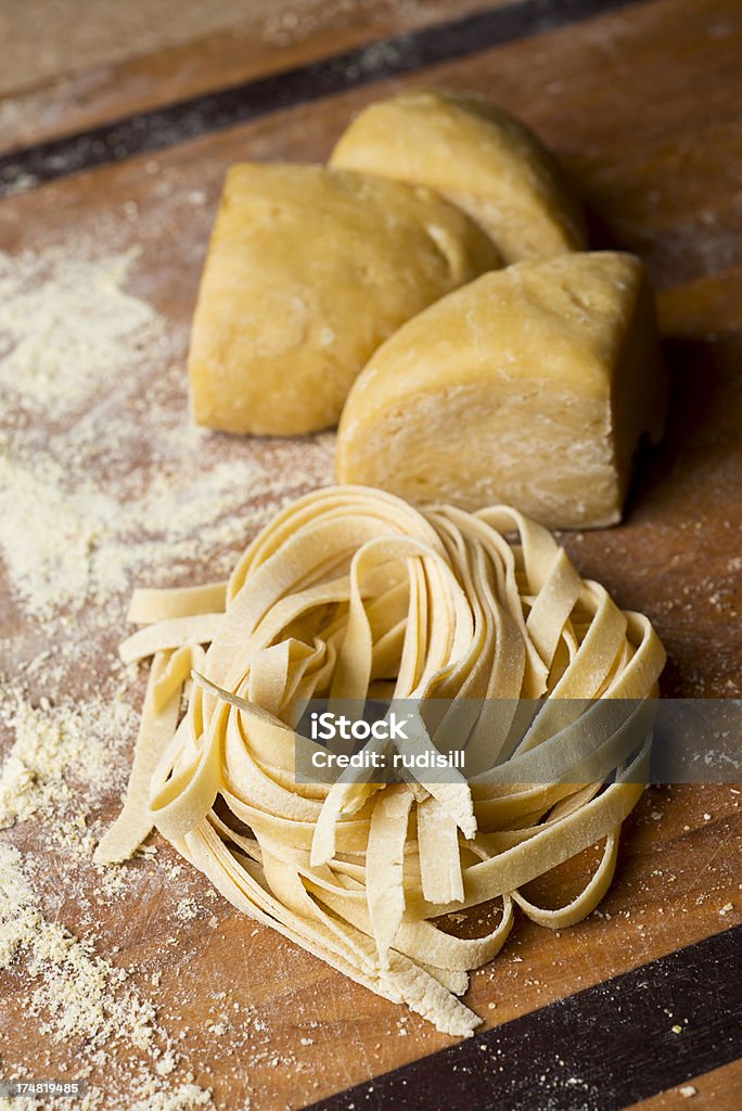 Pasta fatta in casa - Foto stock royalty-free di Alimento di base