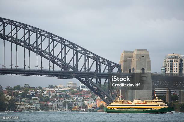 Foto de Manly Ferry E Da Sydney Harbour Bridge e mais fotos de stock de Austrália - Austrália, Barco de passageiros, Capitais internacionais