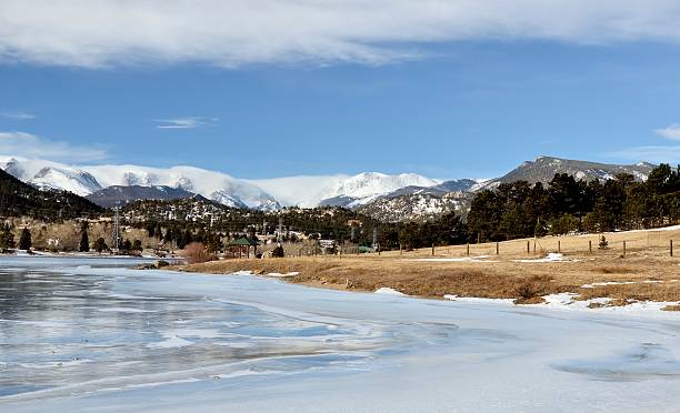 эстеса парк, штат колорадо - cold lake frozen estes park стоковые фото и изображения