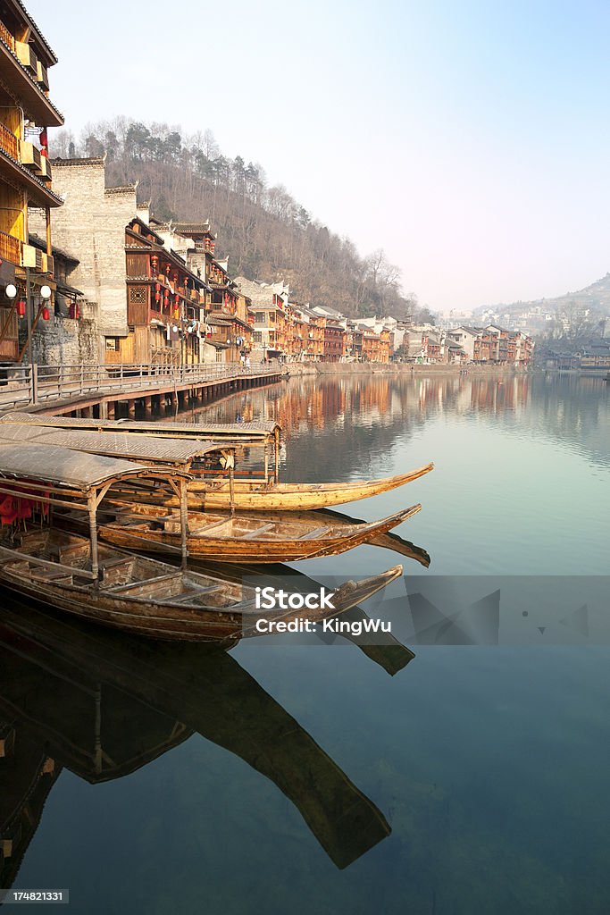 Cidade velha de Feng Huang na China - Foto de stock de Barco a remo royalty-free