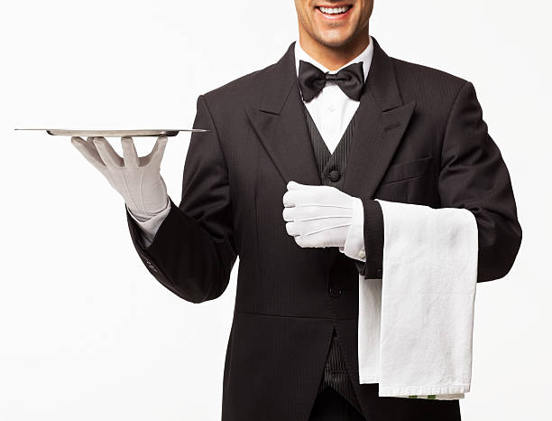 バトラーを持つ空のトレーとナプキン-絶縁型 - butler domestic staff waiter tuxedo ストックフォトと画像