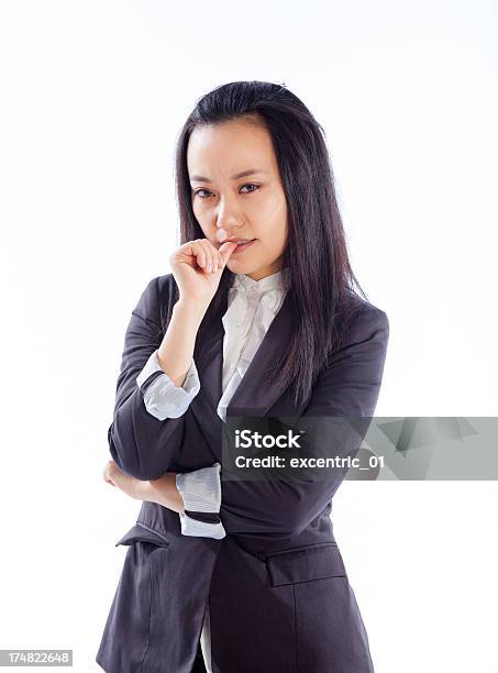 Mulher Asiática De Negócios Atraente Isolado Em Fundo Branco - Fotografias de stock e mais imagens de 20-29 Anos