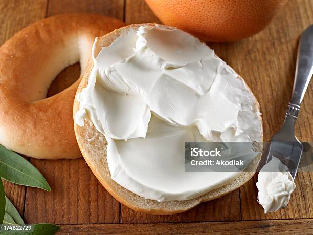 Bagel Stockfoto und mehr Bilder von Schmierkäse - Schmierkäse, Ausbreiten, Aufstrich