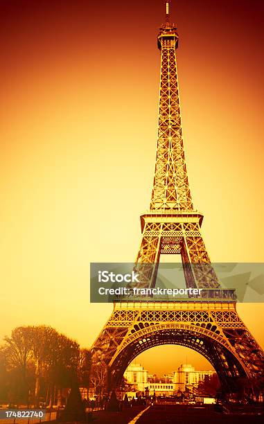 Tour Eiffel В Париже — стоковые фотографии и другие картинки Париж - Франция - Париж - Франция, Архитектура, Башня