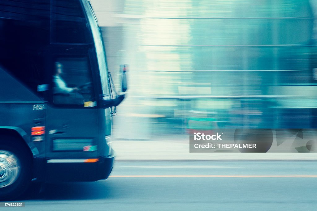 Autokar przyspieszenie - Zbiór zdjęć royalty-free (Autobus)