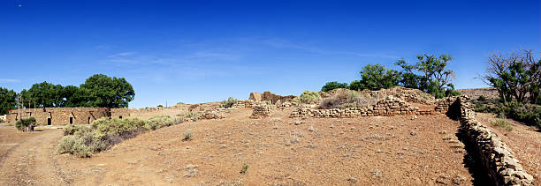 パノラマのアステカ廃墟国定記念物 - aztec ruins national monument anasazi anasazi ruins dry ストックフォトと画像