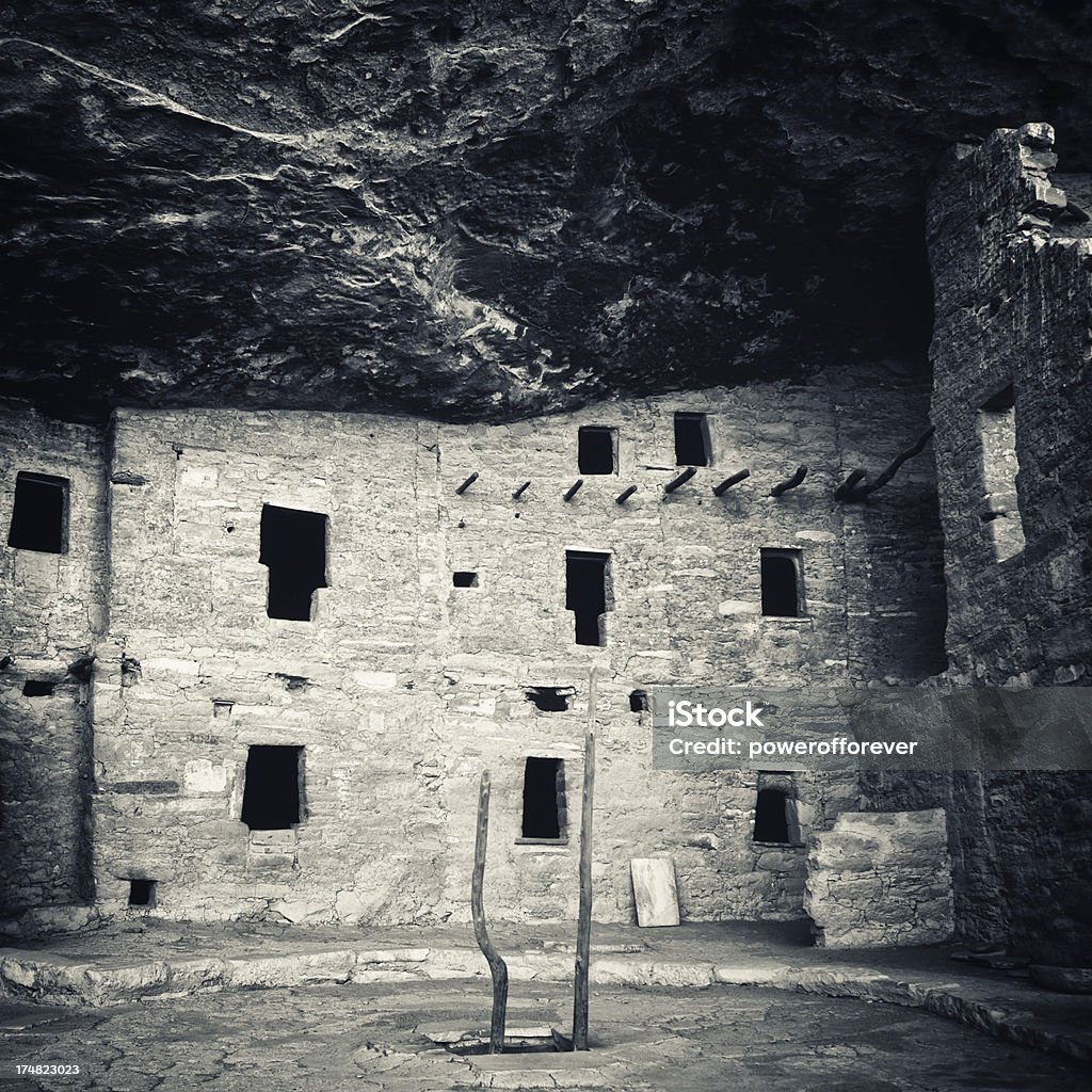 Ruinas de Spruce Tree House y el Parque Nacional Mesa Verde, Colorado - Foto de stock de Aire libre libre de derechos