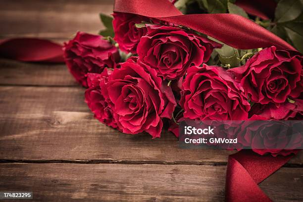 Red Roses - Fotografias de stock e mais imagens de Amor - Amor, Bouquet, Cartão de Saudações