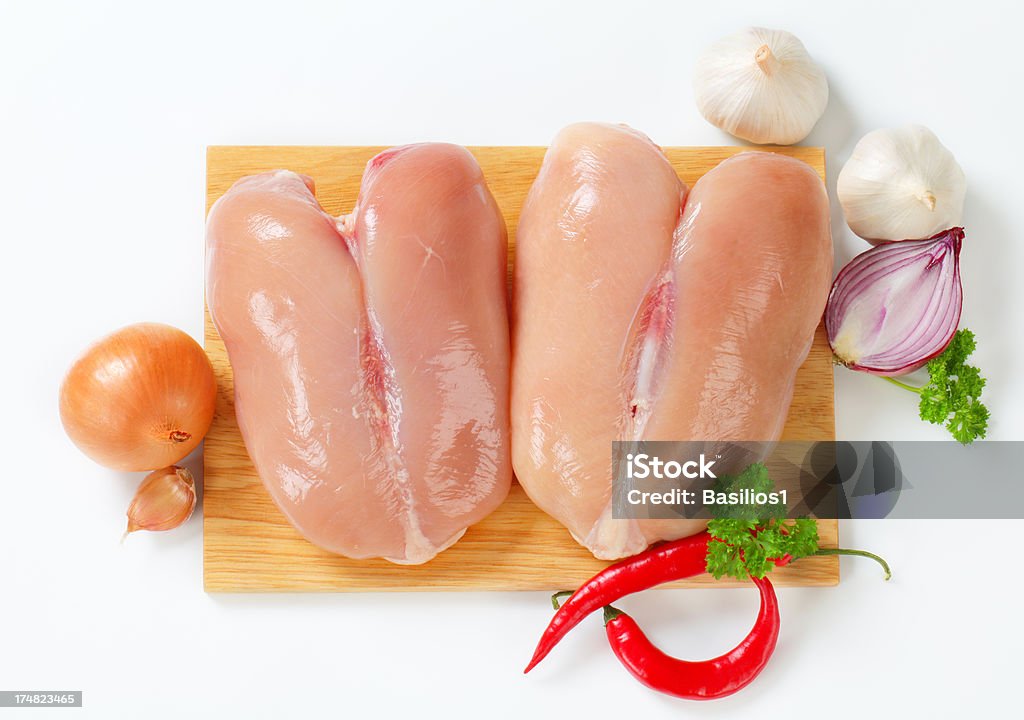 Peitos de frango crus - Royalty-free Alho Foto de stock