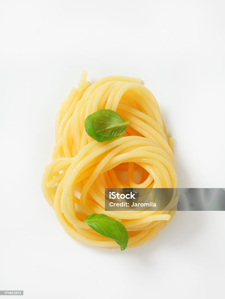 Gerollter spaghetti - Lizenzfrei Basilikum Stock-Foto