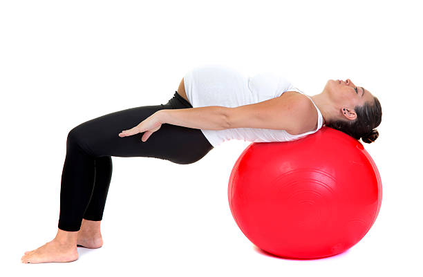 donna incinta facendo pilates - human pregnancy prenatal care relaxation exercise ball foto e immagini stock