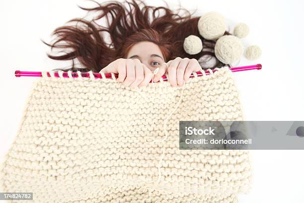 뜨개 뜨개질하기에 대한 스톡 사진 및 기타 이미지 - 뜨개질하기, 십대, 십대 소녀