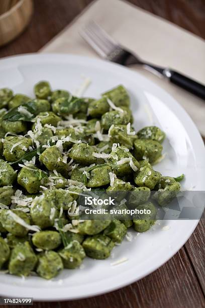 Photo libre de droit de Gnocchi De Pommes De Terre À La Sauge De Beurre banque d'images et plus d'images libres de droit de Couleur verte - Couleur verte, Gnocchi, Aliment