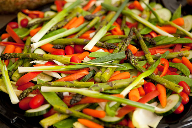 Cabbage, tomato, onion, onion, pepper, garlic, carrot, red vegetables, coriander leaves and other ingredients are arranged