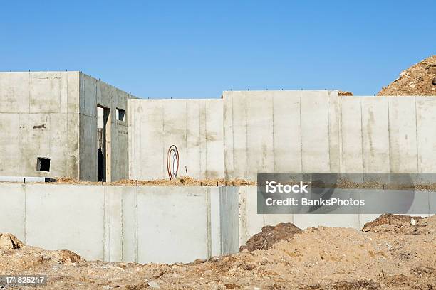 Local De Construção Residencial Fundação Paredes - Fotografias de stock e mais imagens de Apoio - Apoio, Armação de Construção, Azul