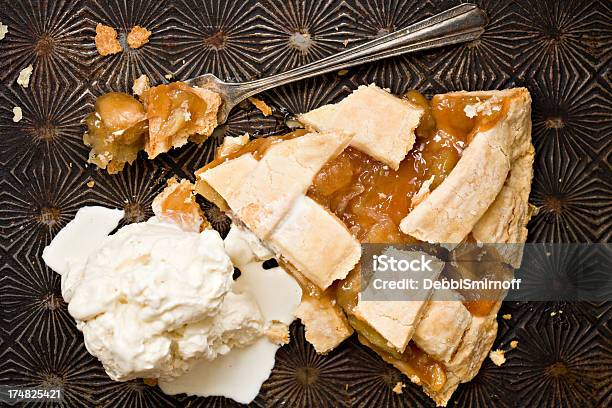 Apple Pie Lody Wanilii - zdjęcia stockowe i więcej obrazów Ciasto z jabłkami - Ciasto z jabłkami, Widelec, Bez ludzi