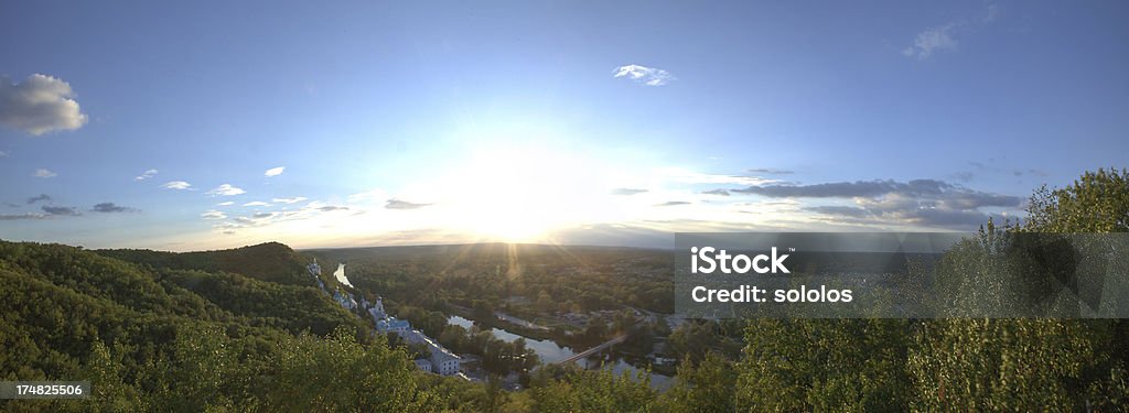 Sonnenuntergang über Svyatogorsk-orthodoxes Kloster - Lizenzfrei Anhöhe Stock-Foto