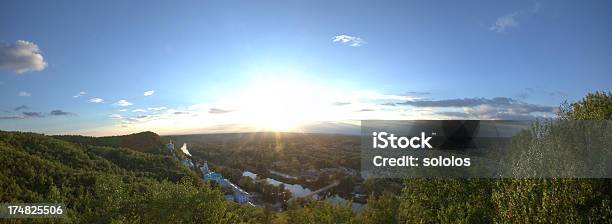 Puesta De Sol Sobre Svyatogorsk Monasterio Ortodoxo Foto de stock y más banco de imágenes de Agua