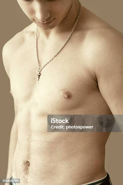 Männliche Körperpflege Stockfoto und mehr Bilder von Blick nach unten - Blick nach unten, Männer, Nackt