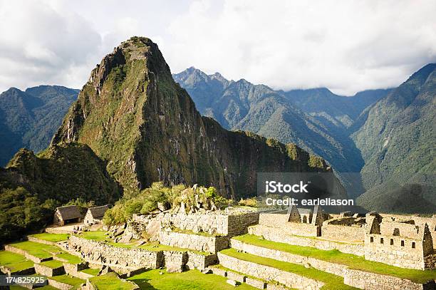 Huayna Pichu Foto de stock y más banco de imágenes de Aire libre - Aire libre, Bancal, Camino del inca