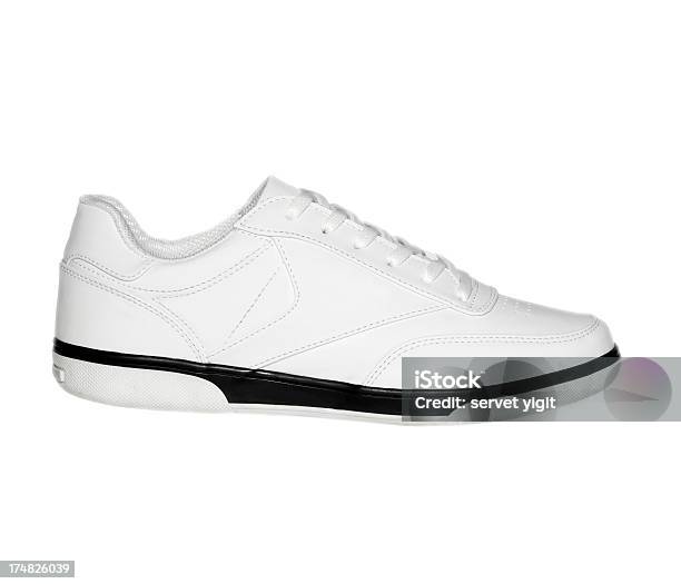 Scarpe Sneaker Su Bianco - Fotografie stock e altre immagini di Scarpe da ginnastica - Scarpe da ginnastica, Abbigliamento, Abbigliamento sportivo