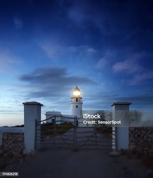 Latarnia Morska W Menorca - zdjęcia stockowe i więcej obrazów Latarnia morska - Latarnia morska, Noc, Miejsce na tekst