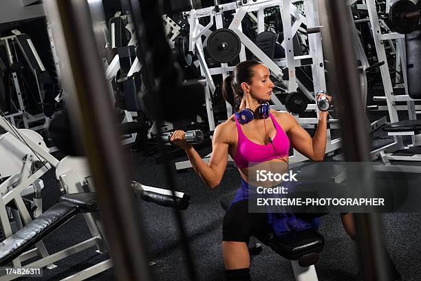 Siłownia Ćwiczenia - zdjęcia stockowe i więcej obrazów Aktywny tryb życia - Aktywny tryb życia, Ciało ludzkie, Ciężary