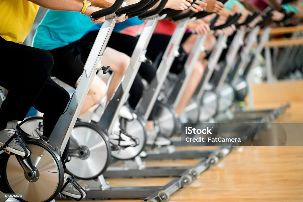 Vélo Spinning - Photo de 20-24 ans libre de droits