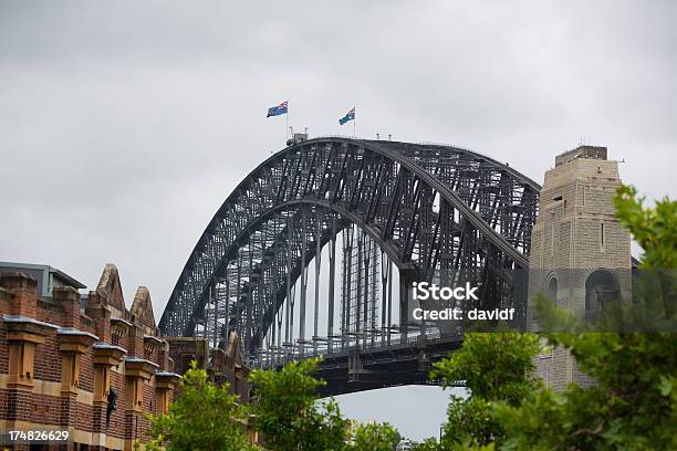 Grey Céu Ponte Do Porto De Sydney - Fotografias de stock e mais imagens de Ao Ar Livre - Ao Ar Livre, Austrália, Capitais internacionais