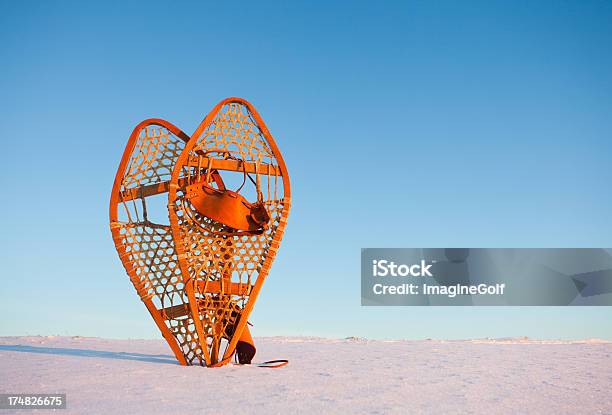 Hölzerne Schneeschuhe Stockfoto und mehr Bilder von Schneeschuh - Schneeschuh, Schneeschuh-Laufen, Holz