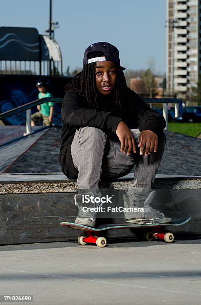 Skatebaorder - スケートボードをするのストックフォトや画像を多数ご用意 - スケートボードをする, 14歳から15歳, アフリカ民族