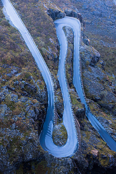 trollstigen mountain road en noruega - norway snake mountain road man made fotografías e imágenes de stock