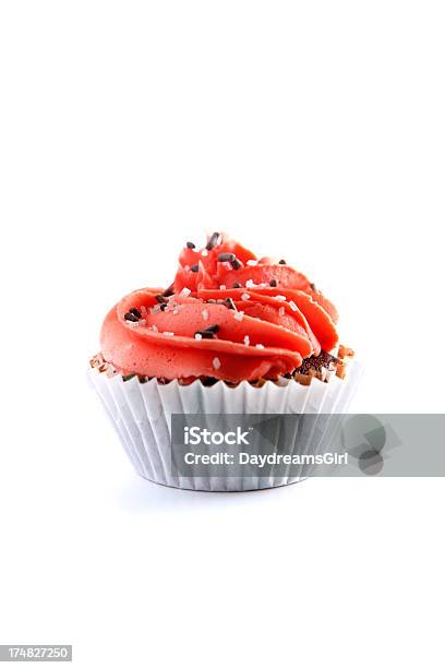 Schokolade Cupcake Red Windung Zuckerguss Und Streusel Stockfoto und mehr Bilder von Backen