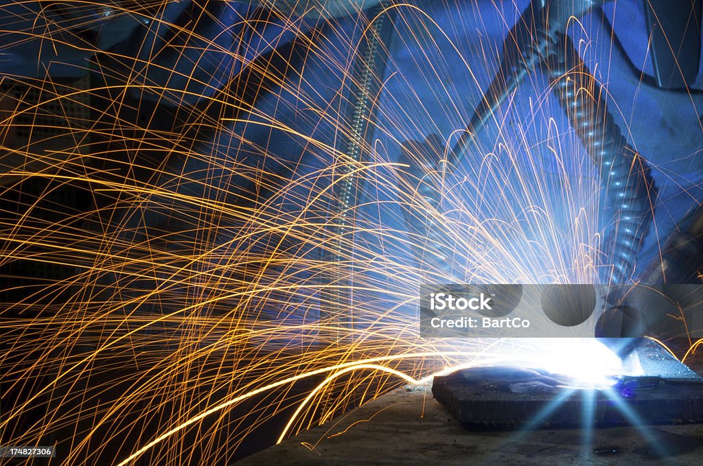 Handwerker und Mechaniker bei der Arbeit mit seinem Ausstattung. - Lizenzfrei Rohrschlosser Stock-Foto