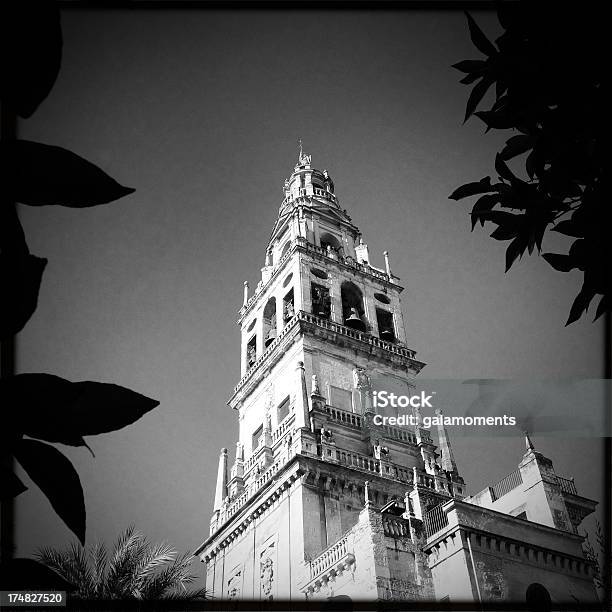 Mezquita Torre Com Sino - Fotografias de stock e mais imagens de Andaluzia - Andaluzia, Arcaico, Campanário - Torre