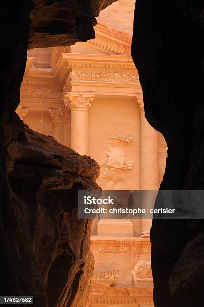 Petra Foto de stock y más banco de imágenes de Cañón - Tipo de Valle - Cañón - Tipo de Valle, Fotografía - Imágenes, Jordania