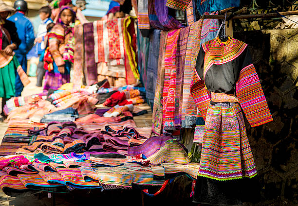 colorful dress in Bac Ha market, Vietnam "colorful dress in Bac Ha market, VietnamColourfully dressed indigenous women of the Flower H'mong Ethnic Minority People at Bac Ha market in the backgroundshallow depth of field" miao minority stock pictures, royalty-free photos & images